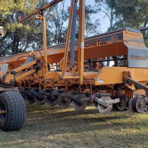 Agrometal TX Mega 24 a 35.5 cm Fert Simple. Año 2010.